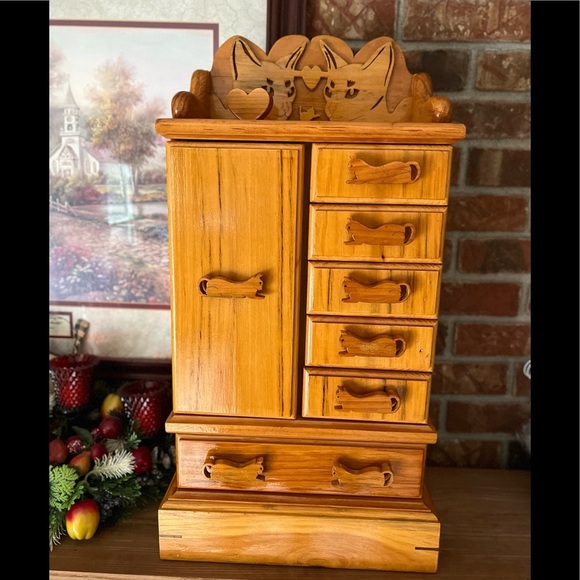 🐈Rare Vintage Large Solid Wood Hand
Carved Cat Lovers Jewelry
Armoire Heirloom - Picture 2 of 12